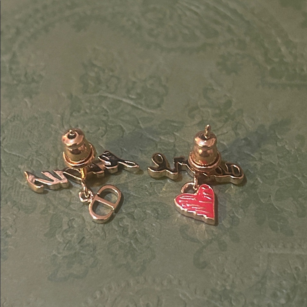Dior DIORAMOUR JE VOUS ADORE EARRINGS Gold-Finish Metal and Red Lacquer - Picture 4 of 7
